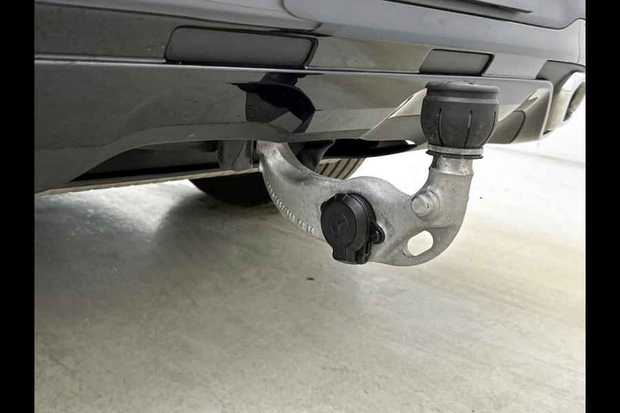 Mercedes-Benz GLC Coupé 300 e 4MATIC AMG Plug-In Hybride multispaaks lichtymetalen velgen | Navigatie | Treeplanken | Parking support met camera | Inclusief 24 maanden MB Certified garantie voor Europa.