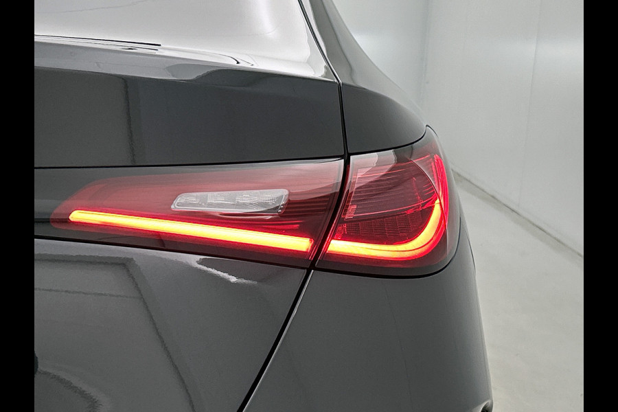 Mercedes-Benz GLC Coupé 300 e 4MATIC AMG Plug-In Hybride multispaaks lichtymetalen velgen | Navigatie | Treeplanken | Parking support met camera | Inclusief 24 maanden MB Certified garantie voor Europa.