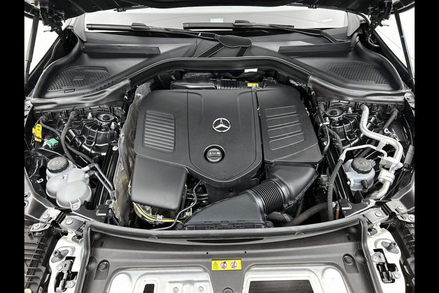 Mercedes-Benz GLC Coupé 300 e 4MATIC AMG Plug-In Hybride multispaaks lichtymetalen velgen | Navigatie | Treeplanken | Parking support met camera | Inclusief 24 maanden MB Certified garantie voor Europa.