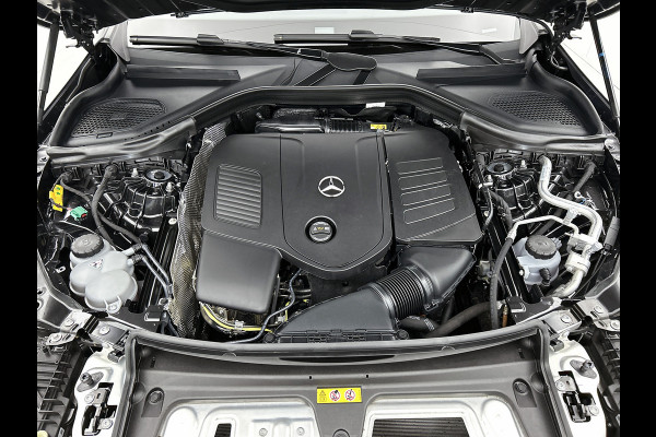Mercedes-Benz GLC Coupé 300 e 4MATIC AMG Plug-In Hybride multispaaks lichtymetalen velgen | Navigatie | Treeplanken | Parking support met camera | Inclusief 24 maanden MB Certified garantie voor Europa.
