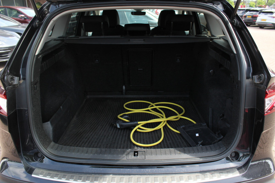 Škoda ENYAQ iV 80 Limited Edition / SOH 93,3% / Camera / Warmtepomp / CarPlay / Keyless / 19'' / Dodehoek / Stoel+Stuurverwarming / DAB / ACC