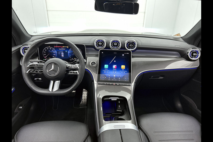 Mercedes-Benz GLC Coupé 300 e 4MATIC AMG Plug-In Hybride multispaaks lichtymetalen velgen | Navigatie | Treeplanken | Parking support met camera | Inclusief 24 maanden MB Certified garantie voor Europa.