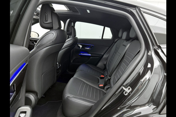 Mercedes-Benz GLC Coupé 300 e 4MATIC AMG Plug-In Hybride multispaaks lichtymetalen velgen | Navigatie | Treeplanken | Parking support met camera | Inclusief 24 maanden MB Certified garantie voor Europa.