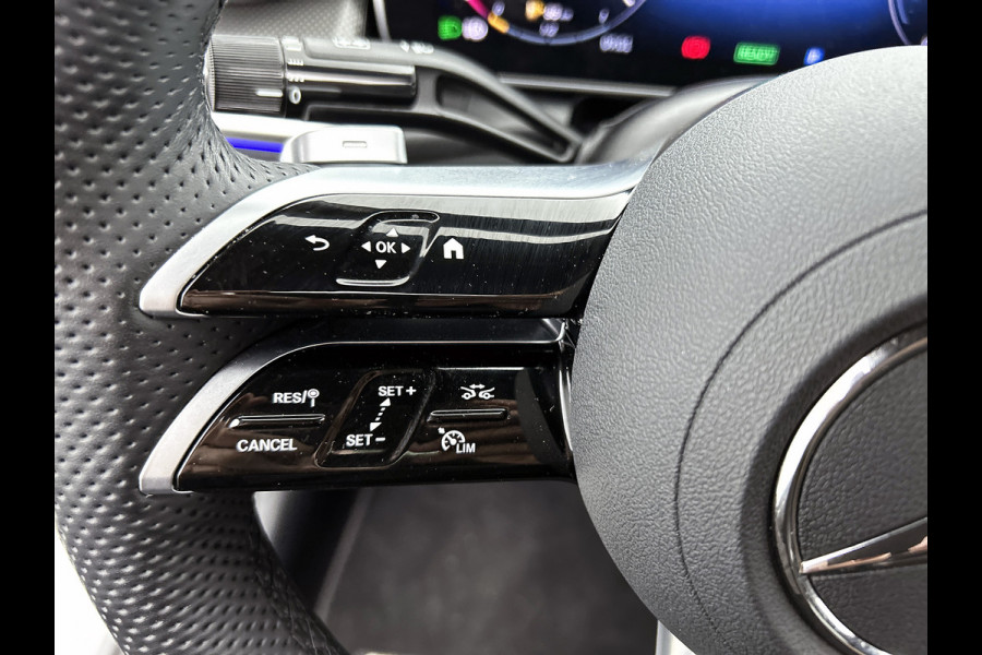 Mercedes-Benz GLC Coupé 300 e 4MATIC AMG Plug-In Hybride multispaaks lichtymetalen velgen | Navigatie | Treeplanken | Parking support met camera | Inclusief 24 maanden MB Certified garantie voor Europa.