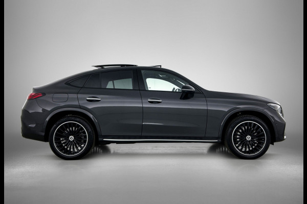 Mercedes-Benz GLC Coupé 300 e 4MATIC AMG Plug-In Hybride multispaaks lichtymetalen velgen | Navigatie | Treeplanken | Parking support met camera | Inclusief 24 maanden MB Certified garantie voor Europa.