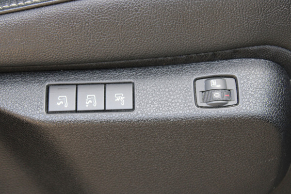 Opel Zafira-e Life L3H1 Innovation 75 kWh SOh 94,8% 7-PERS LEER PANO TREKHAAK 85000KM!!!