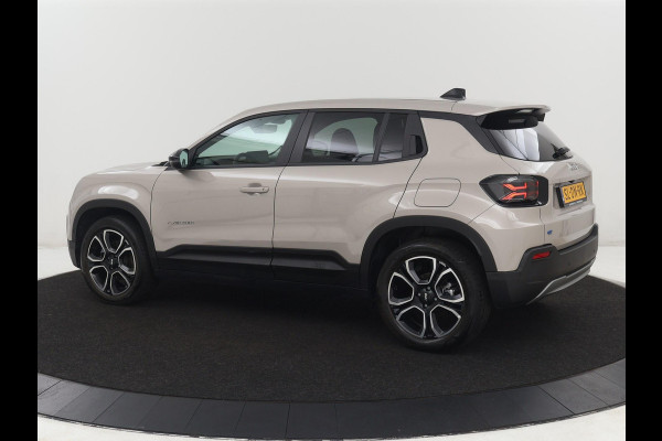 Jeep Avenger Avenger 54 kWh | SOH 97,6% | 3 Fase | Carplay | Adaptive cruise | Camera | Half leer | LM | LED | Climate control | Parkeersensoren