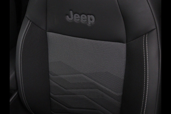 Jeep Avenger Avenger 54 kWh | SOH 97,6% | 3 Fase | Carplay | Adaptive cruise | Camera | Half leer | LM | LED | Climate control | Parkeersensoren