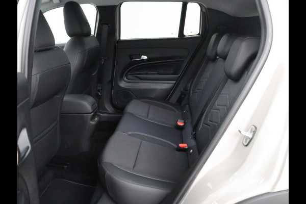 Jeep Avenger Avenger 54 kWh | SOH 97,6% | 3 Fase | Carplay | Adaptive cruise | Camera | Half leer | LM | LED | Climate control | Parkeersensoren