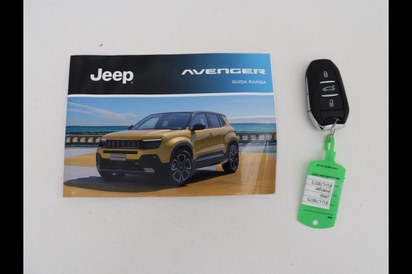 Jeep Avenger Avenger 54 kWh | SOH 97,6% | 3 Fase | Carplay | Adaptive cruise | Camera | Half leer | LM | LED | Climate control | Parkeersensoren