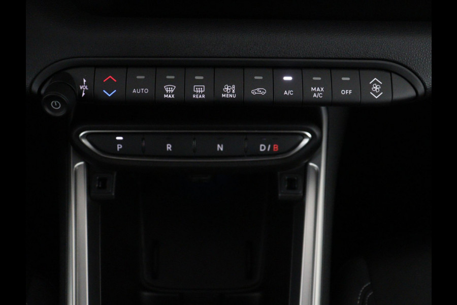Jeep Avenger Avenger 54 kWh | SOH 97,6% | 3 Fase | Carplay | Adaptive cruise | Camera | Half leer | LM | LED | Climate control | Parkeersensoren