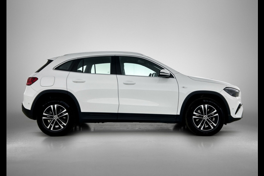 Mercedes-Benz GLA 250 e Plug-In Hybride Inclusief 24 maanden MB Certified garantie voor Europa.