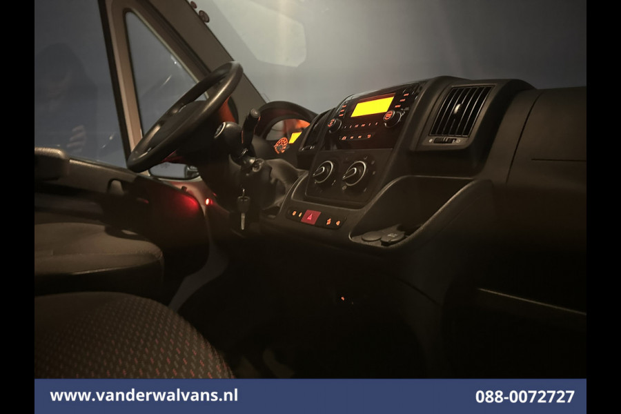 Peugeot Boxer 2.2 BlueHDi 141pk Bakwagen 436cm Lang Laadklep Euro6 Airco | Camera | Cruisecontrol | 1085kg laadvermogen Bijrijdersbank.