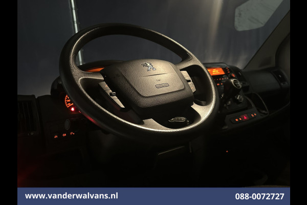 Peugeot Boxer 2.2 BlueHDi 141pk Bakwagen 436cm Lang Laadklep Euro6 Airco | Camera | Cruisecontrol | 1085kg laadvermogen Bijrijdersbank.