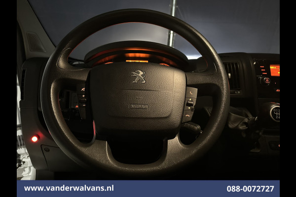 Peugeot Boxer 2.2 BlueHDi 141pk Bakwagen 436cm Lang Laadklep Euro6 Airco | Camera | Cruisecontrol | 1085kg laadvermogen Bijrijdersbank.