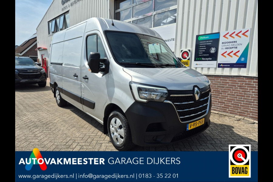 Renault Master T 35 2,3 dCi 135 Pk Euro 6 L2H2 38.690 Km Trekhaak PDC 3 Zits