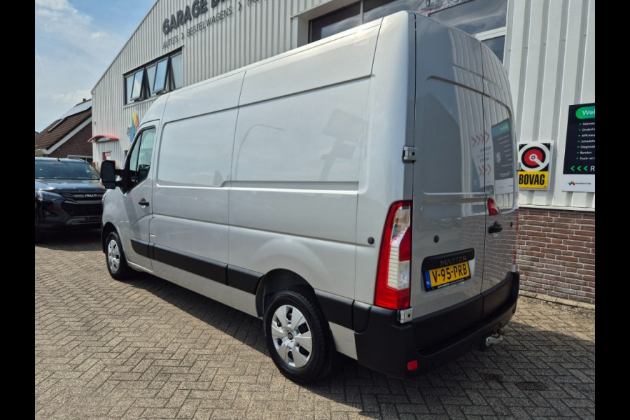 Renault Master T 35 2,3 dCi 135 Pk Euro 6 L2H2 38.690 Km Trekhaak PDC 3 Zits