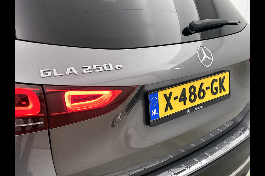 Mercedes-Benz GLA 250 e Business AMG Plug-In Hybride 5 spaaks lichtmetalen velgen | MBUX wide screen| Navigatie | elect bed. voorstoelen met memory | Trekhaak | parking support met camera | Inclusief 24 maanden Mercedes-Benz Certified garantie voor Europa.