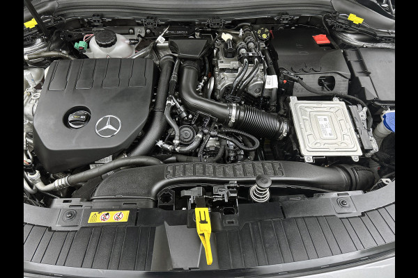 Mercedes-Benz GLA 250 e Business AMG Plug-In Hybride 5 spaaks lichtmetalen velgen | MBUX wide screen| Navigatie | elect bed. voorstoelen met memory | Trekhaak | parking support met camera | Inclusief 24 maanden Mercedes-Benz Certified garantie voor Europa.
