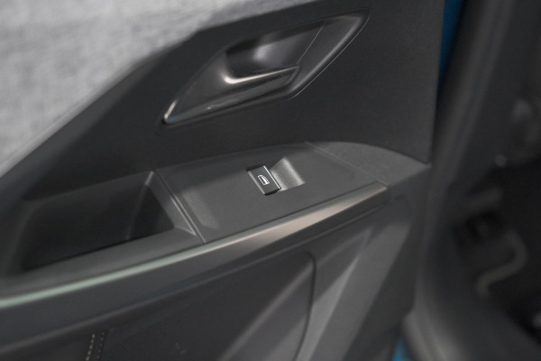 Peugeot 5008 1.2 Hybrid 136 GT 7p | 360 Camera | Panoramadak | Elektrische Kofferklep | Winterpakket