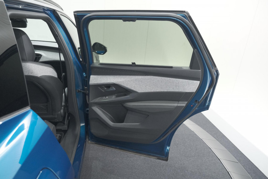 Peugeot 5008 1.2 Hybrid 136 GT 7p | 360 Camera | Panoramadak | Elektrische Kofferklep | Winterpakket