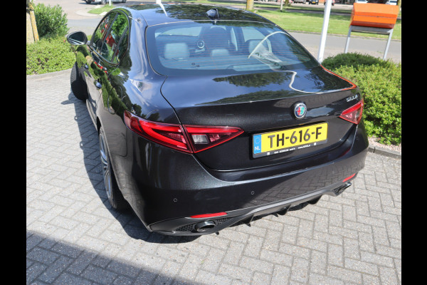 Alfa Romeo Giulia 2.0T Super Adaptive CC / Navi/ Camera /Pdc / Carplay /Stoel/Stuurverw / Automaat Gechipt