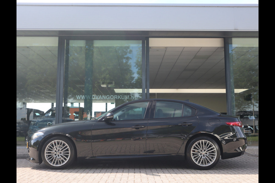 Alfa Romeo Giulia 2.0T Super Adaptive CC / Navi/ Camera /Pdc / Carplay /Stoel/Stuurverw / Automaat Gechipt