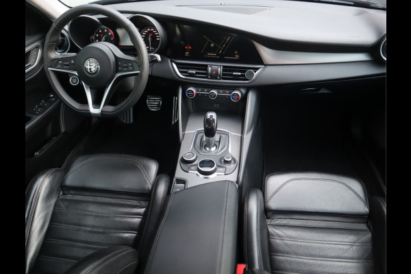 Alfa Romeo Giulia 2.0T Super Adaptive CC / Navi/ Camera /Pdc / Carplay /Stoel/Stuurverw / Automaat Gechipt