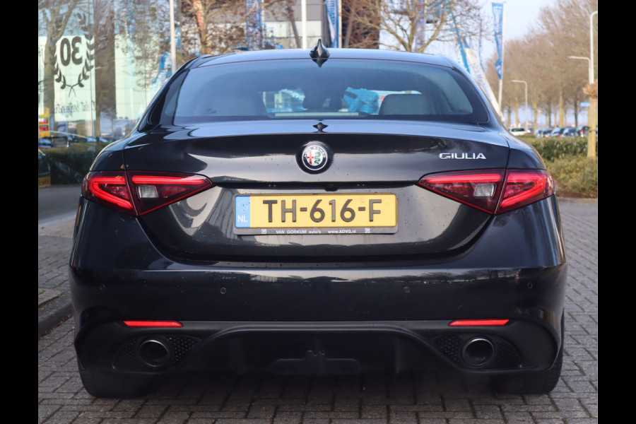 Alfa Romeo Giulia 2.0T Super Adaptive CC / Navi/ Camera /Pdc / Carplay /Stoel/Stuurverw / Automaat Gechipt