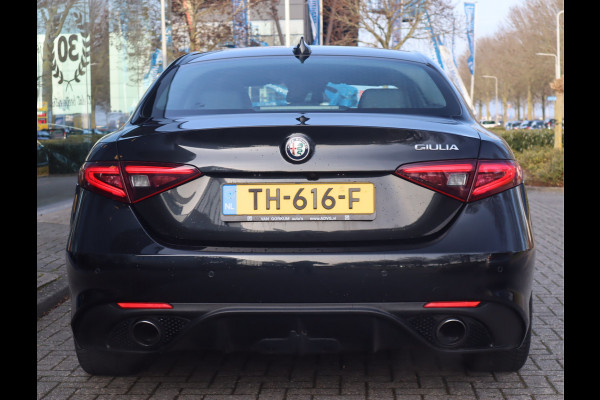 Alfa Romeo Giulia 2.0T Super Adaptive CC / Navi/ Camera /Pdc / Carplay /Stoel/Stuurverw / Automaat Gechipt