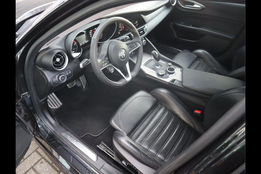 Alfa Romeo Giulia 2.0T Super Adaptive CC / Navi/ Camera /Pdc / Carplay /Stoel/Stuurverw / Automaat Gechipt