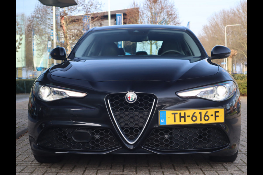 Alfa Romeo Giulia 2.0T Super Adaptive CC / Navi/ Camera /Pdc / Carplay /Stoel/Stuurverw / Automaat Gechipt