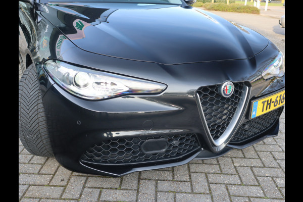 Alfa Romeo Giulia 2.0T Super Adaptive CC / Navi/ Camera /Pdc / Carplay /Stoel/Stuurverw / Automaat Gechipt