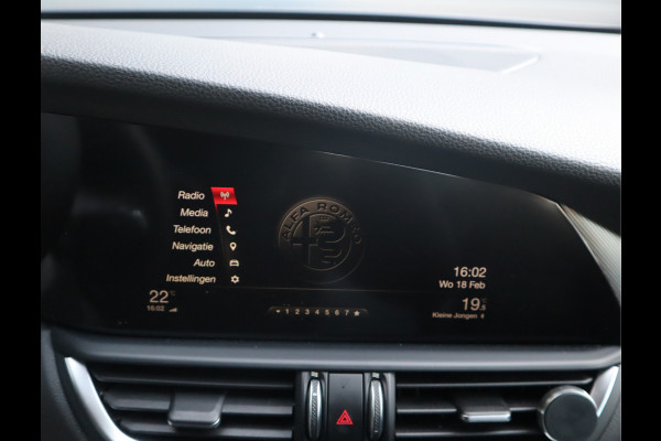 Alfa Romeo Giulia 2.0T Super Adaptive CC / Navi/ Camera /Pdc / Carplay /Stoel/Stuurverw / Automaat Gechipt