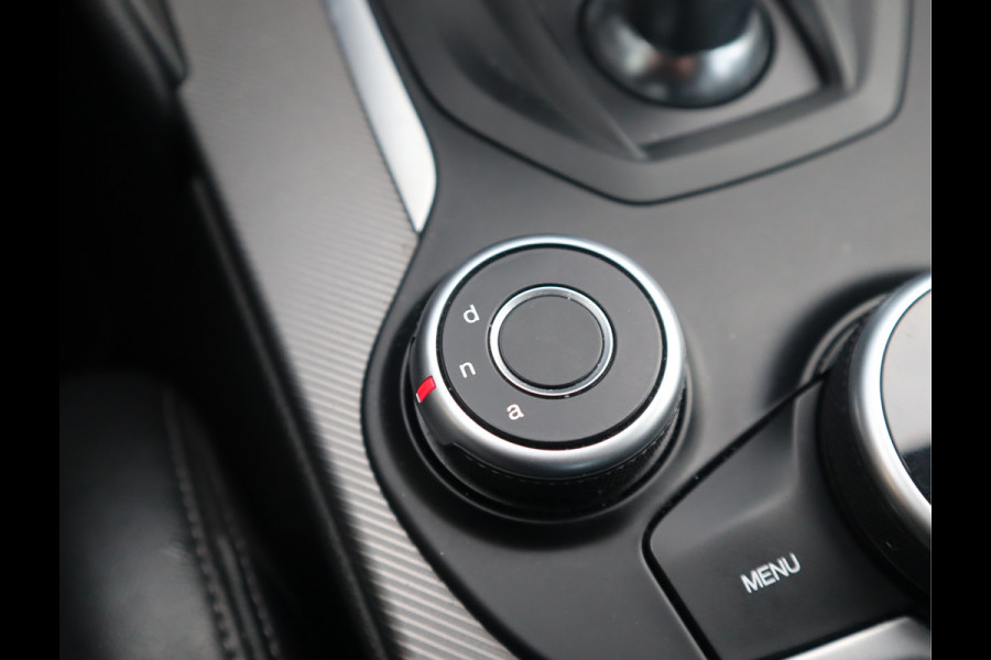 Alfa Romeo Giulia 2.0T Super Adaptive CC / Navi/ Camera /Pdc / Carplay /Stoel/Stuurverw / Automaat Gechipt
