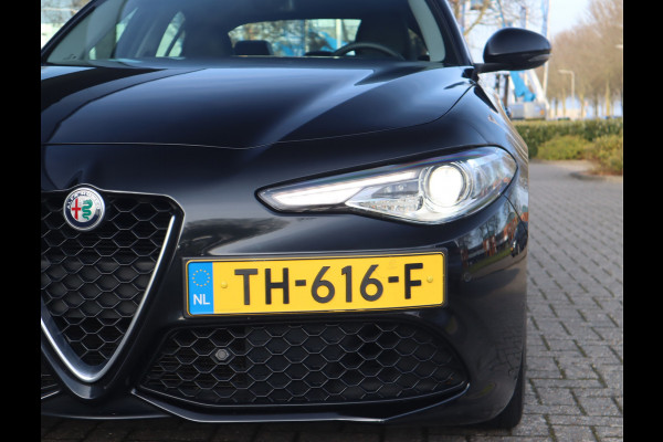 Alfa Romeo Giulia 2.0T Super Adaptive CC / Navi/ Camera /Pdc / Carplay /Stoel/Stuurverw / Automaat Gechipt