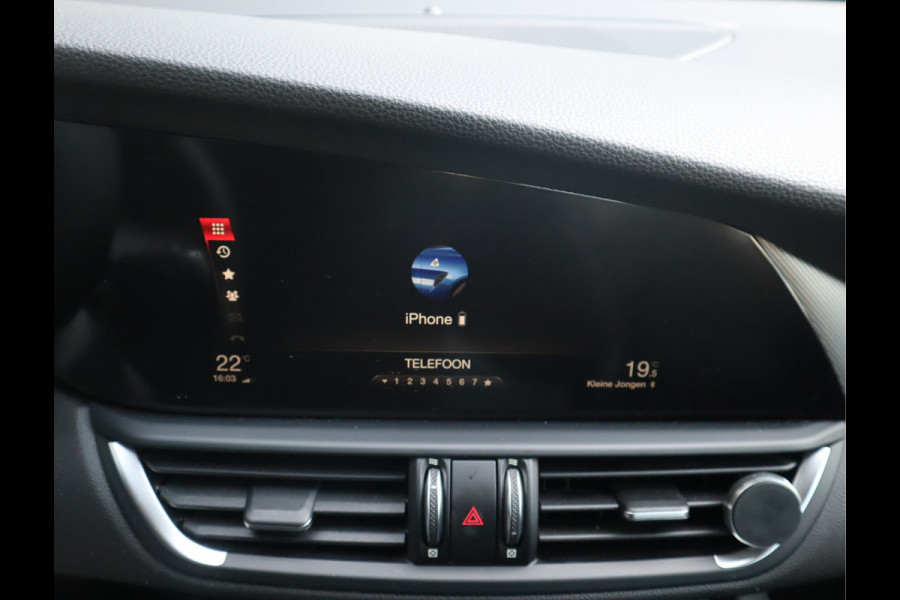 Alfa Romeo Giulia 2.0T Super Adaptive CC / Navi/ Camera /Pdc / Carplay /Stoel/Stuurverw / Automaat Gechipt