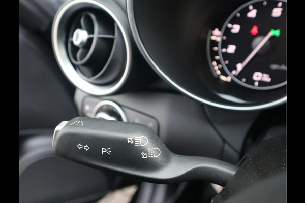 Alfa Romeo Giulia 2.0T Super Adaptive CC / Navi/ Camera /Pdc / Carplay /Stoel/Stuurverw / Automaat Gechipt