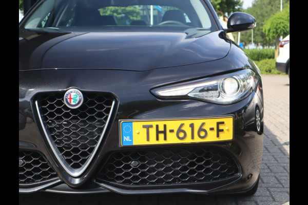 Alfa Romeo Giulia 2.0T Super Adaptive CC / Navi/ Camera /Pdc / Carplay /Stoel/Stuurverw / Automaat Gechipt