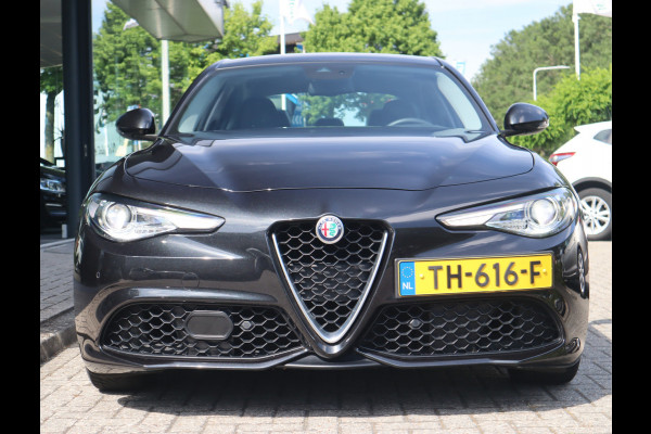 Alfa Romeo Giulia 2.0T Super Adaptive CC / Navi/ Camera /Pdc / Carplay /Stoel/Stuurverw / Automaat Gechipt