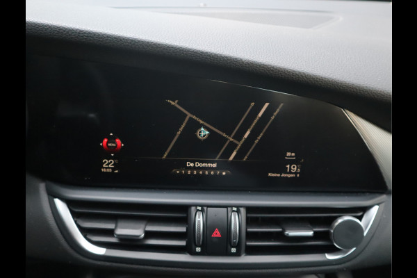 Alfa Romeo Giulia 2.0T Super Adaptive CC / Navi/ Camera /Pdc / Carplay /Stoel/Stuurverw / Automaat Gechipt