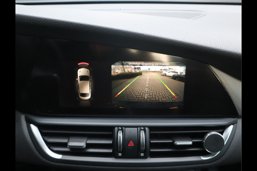 Alfa Romeo Giulia 2.0T Super Adaptive CC / Navi/ Camera /Pdc / Carplay /Stoel/Stuurverw / Automaat Gechipt