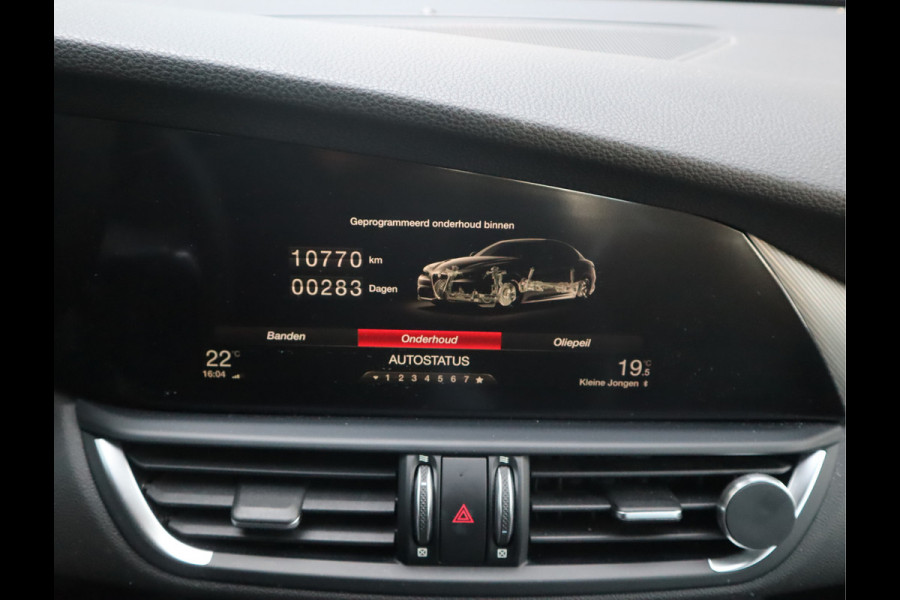 Alfa Romeo Giulia 2.0T Super Adaptive CC / Navi/ Camera /Pdc / Carplay /Stoel/Stuurverw / Automaat Gechipt