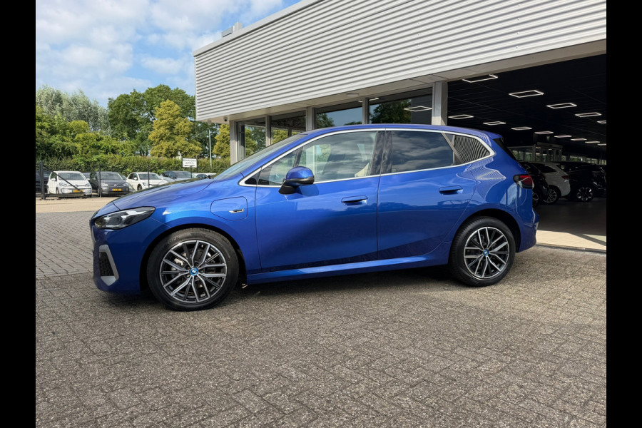 BMW 2 Serie Active Tourer 225e xDrive M SPORT | Navigatie | Cruise | Leder | Camera | Clima | 18".