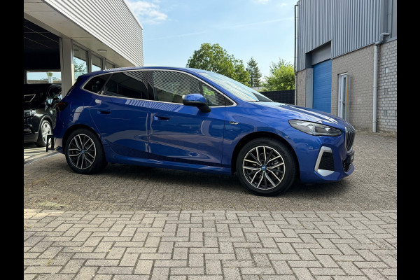 BMW 2 Serie Active Tourer 225e xDrive M SPORT | Navigatie | Cruise | Leder | Camera | Clima | 18".