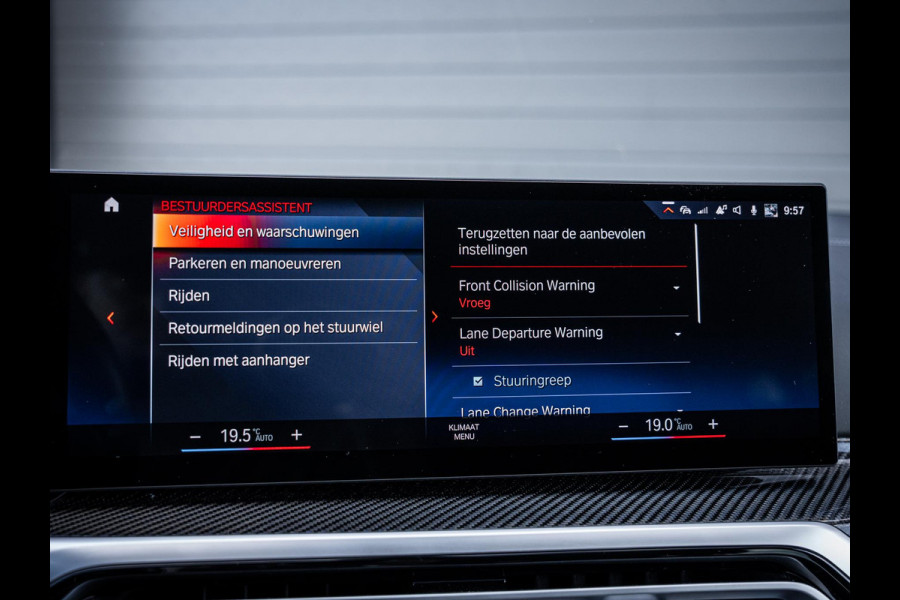 BMW 3 Serie Touring 330e xDrive M-Sport l LCI l HUD l Carbon l Pano l Trekhaak l Memory