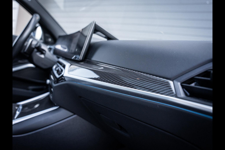 BMW 3 Serie Touring 330e xDrive M-Sport l LCI l HUD l Carbon l Pano l Trekhaak l Memory