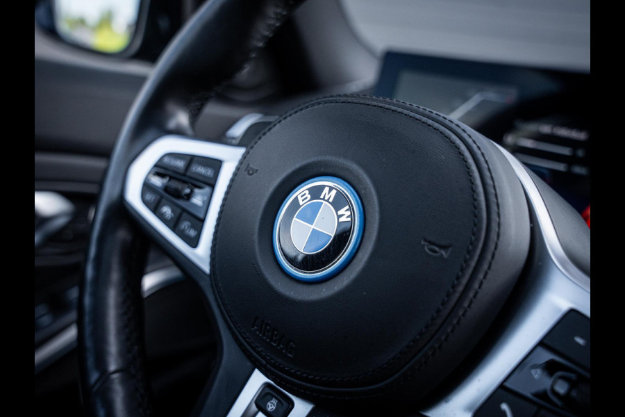 BMW 3 Serie Touring 330e xDrive M-Sport l LCI l HUD l Carbon l Pano l Trekhaak l Memory