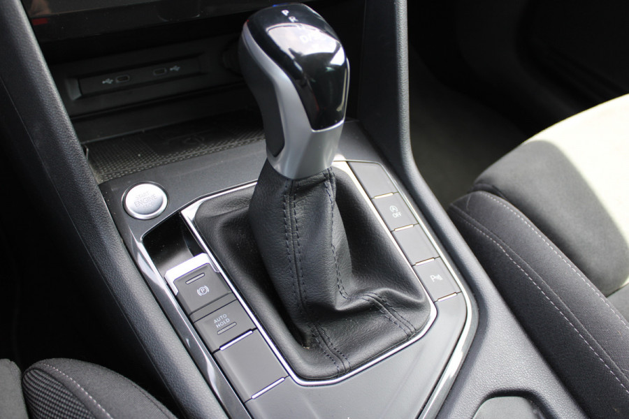 Volkswagen Tiguan 1.5 TSI Life Business | Trekhaak | Origin NL | Adaptieve cruise | Winterpack