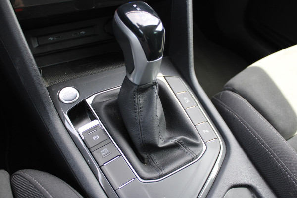 Volkswagen Tiguan 1.5 TSI Life Business | Trekhaak | Origin NL | Adaptieve cruise | Winterpack